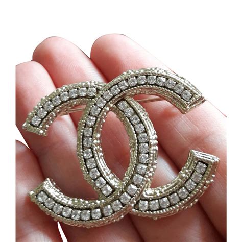 chanel brooch jewelry.